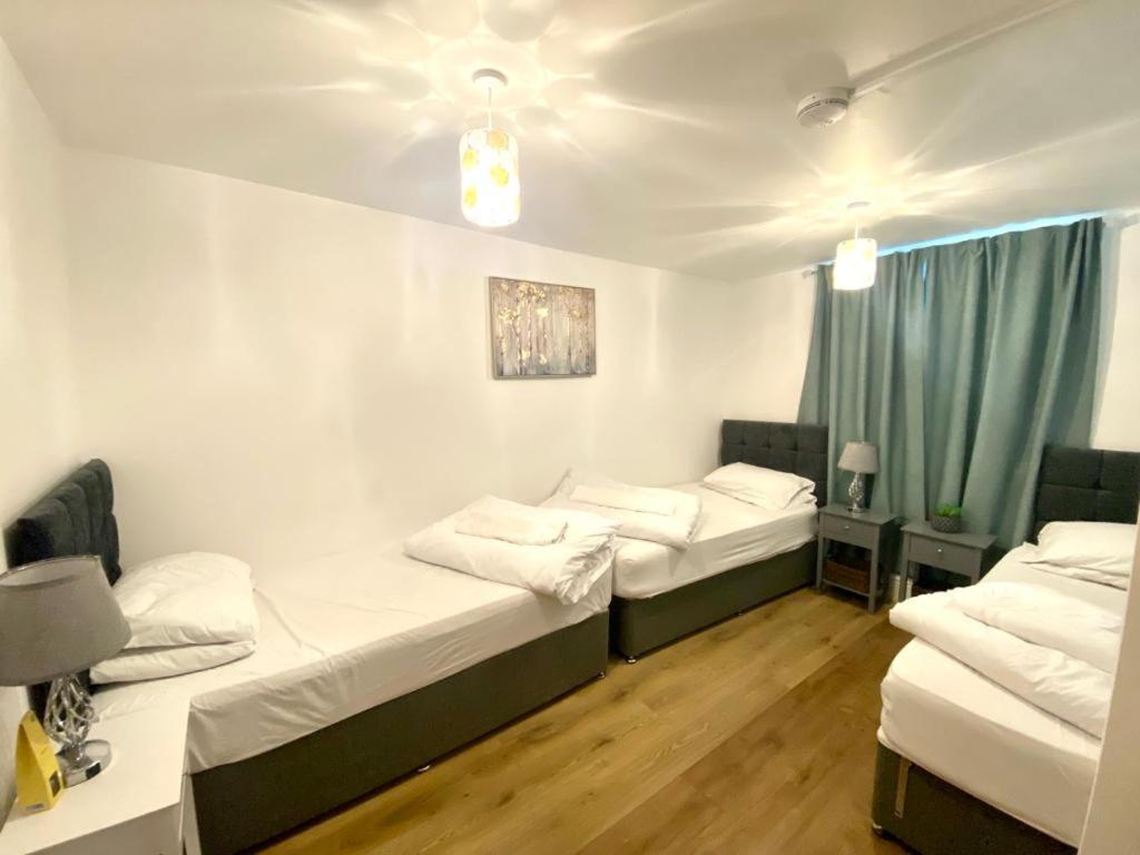 Central Suite, 3 Single Beds Bristol Exterior photo